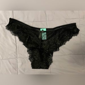 Fredricks of Hollywood lace black thong in Large